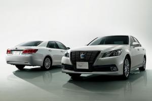 Toyota Crown Royal Saloon Black Style 2014 года